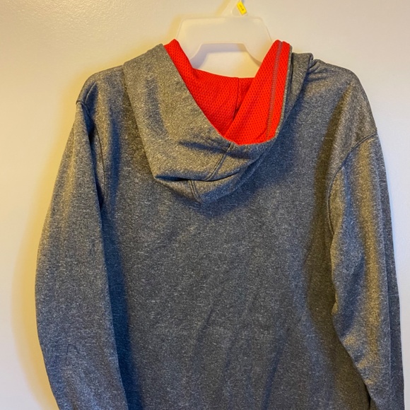 Manchester United hoodie - Picture 2 of 4